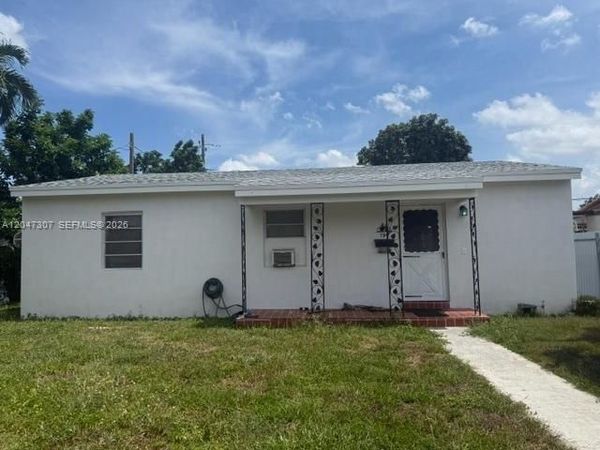 790 E 6th Pl , Hialeah, FL 33010