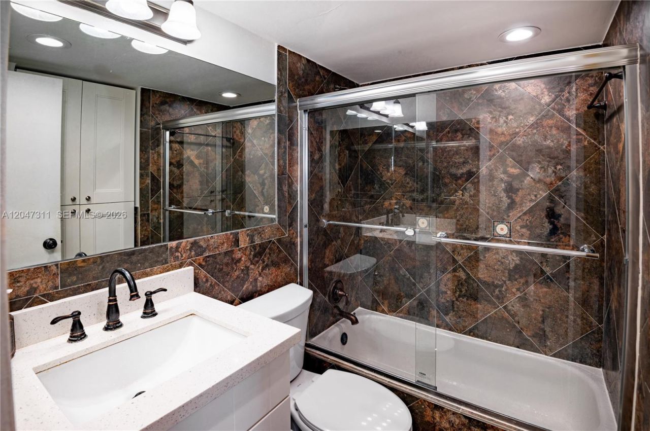 7545 E Treasure Dr , Unit 9B, North Bay Village, FL 33141 Photo