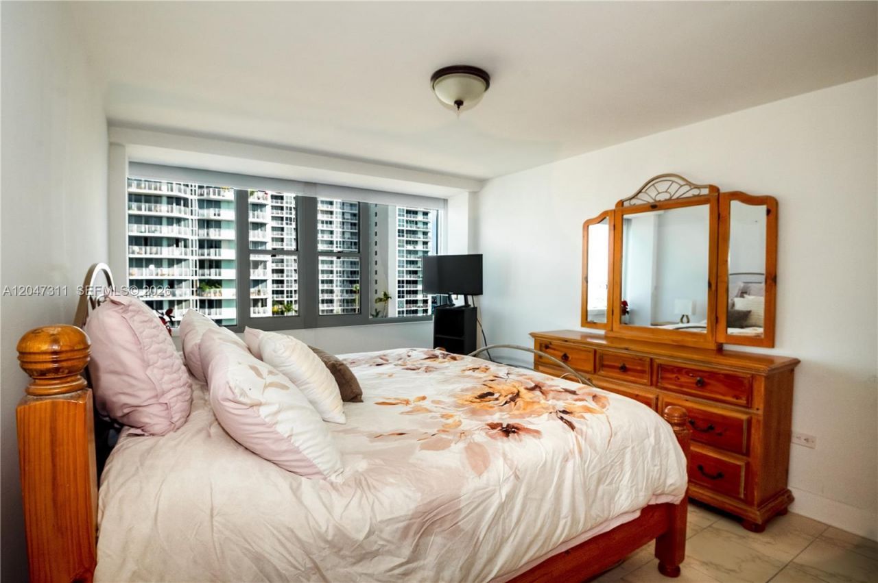7545 E Treasure Dr , Unit 9B, North Bay Village, FL 33141 Photo