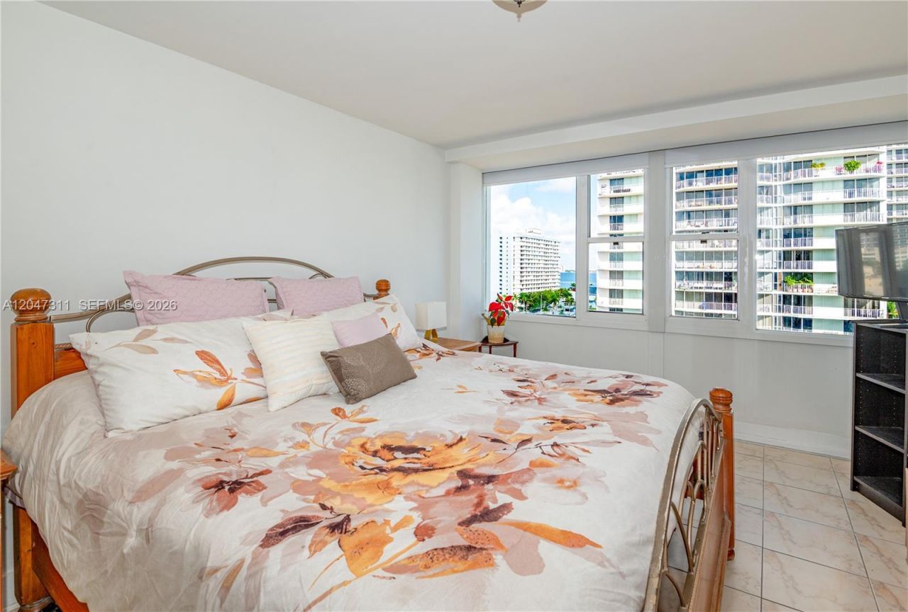 7545 E Treasure Dr , Unit 9B, North Bay Village, FL 33141 Photo