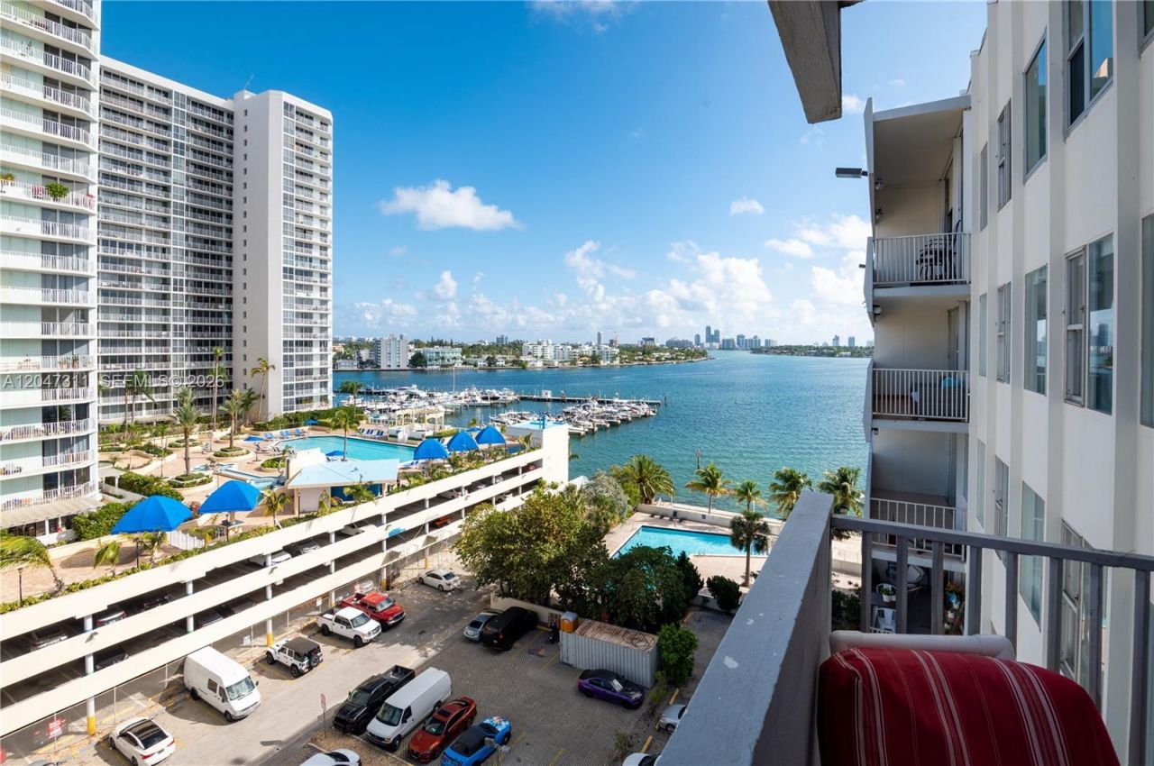 7545 E Treasure Dr , Unit 9B, North Bay Village, FL 33141 Photo