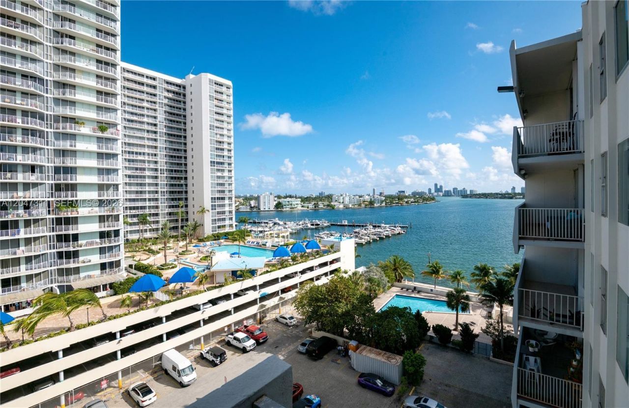 7545 E Treasure Dr , Unit 9B, North Bay Village, FL 33141 Photo