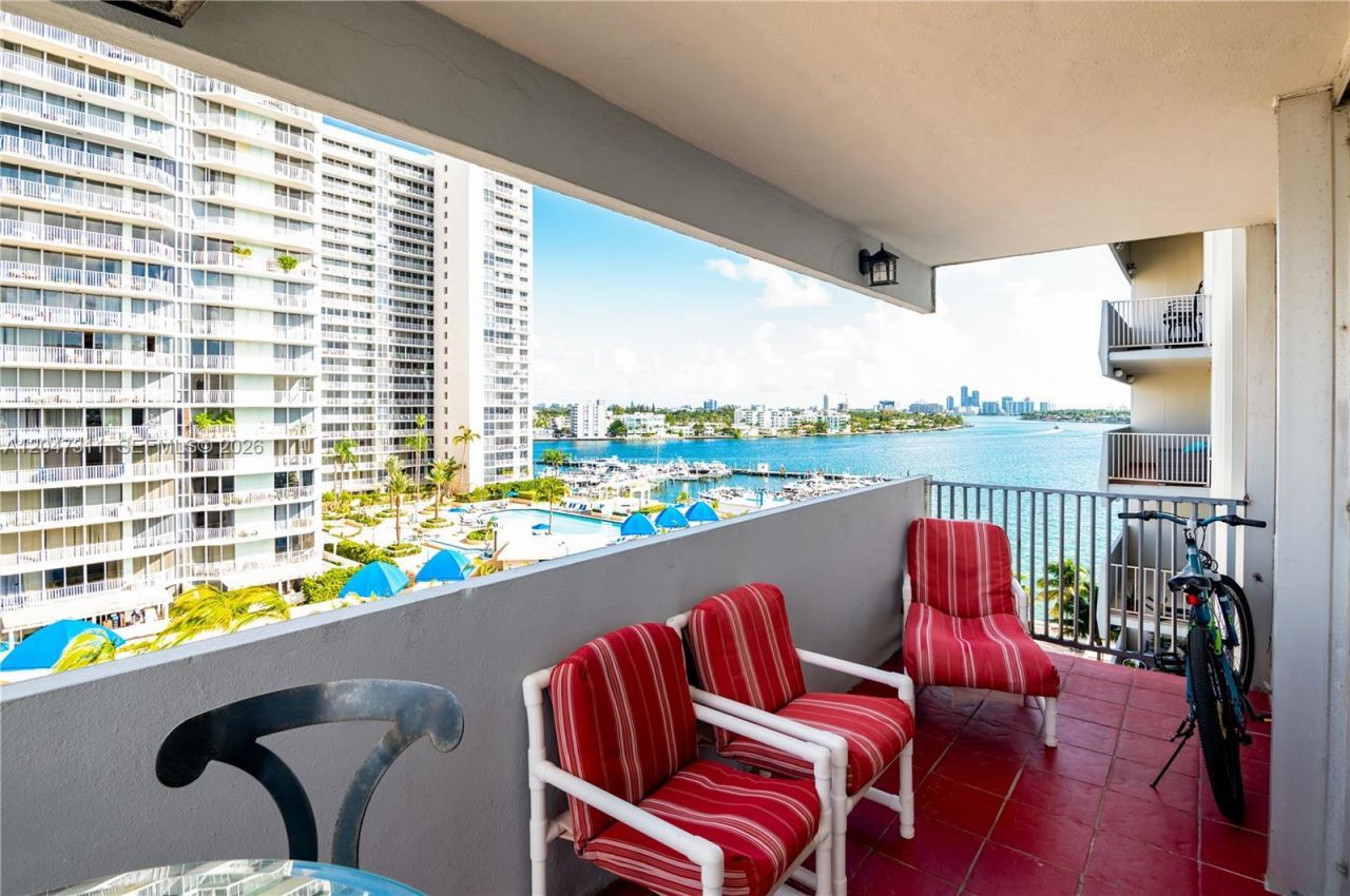 7545 E Treasure Dr , Unit 9B, North Bay Village, FL 33141 Photo