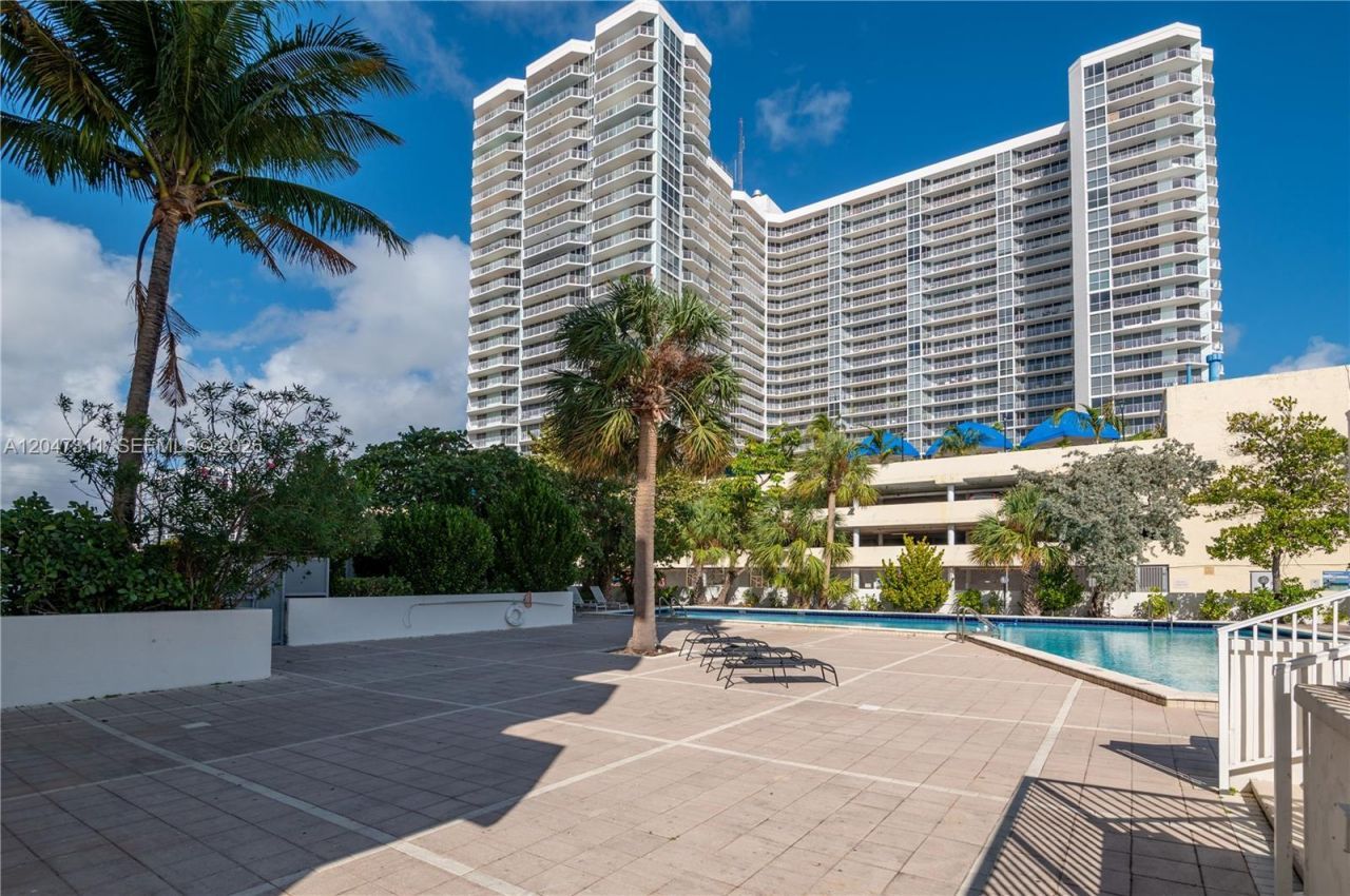 7545 E Treasure Dr , Unit 9B, North Bay Village, FL 33141 Photo