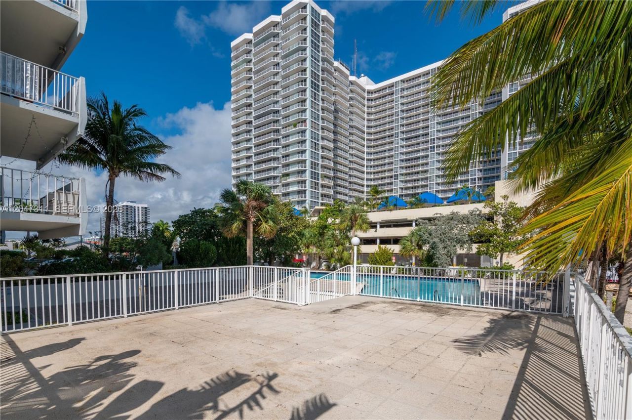 7545 E Treasure Dr , Unit 9B, North Bay Village, FL 33141 Photo