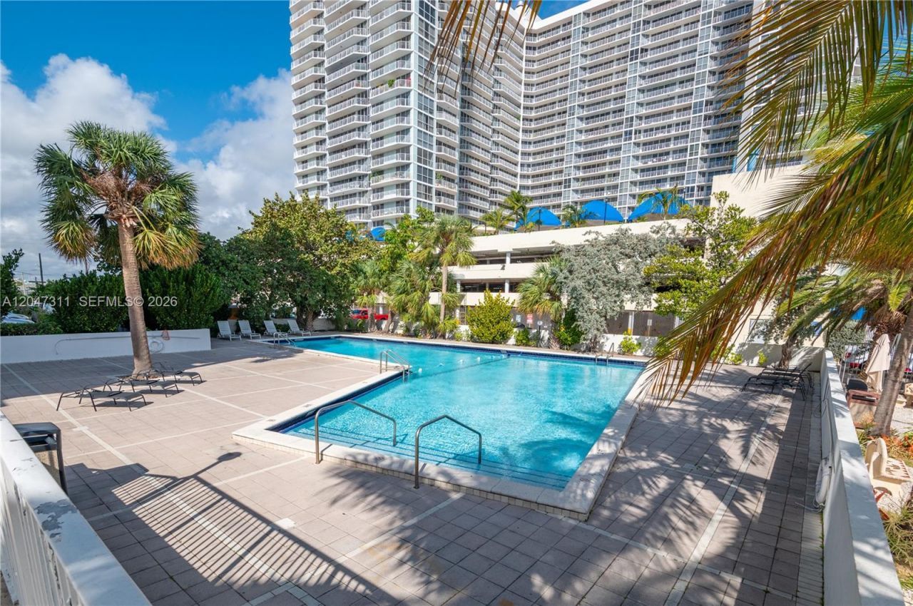 7545 E Treasure Dr , Unit 9B, North Bay Village, FL 33141 Photo