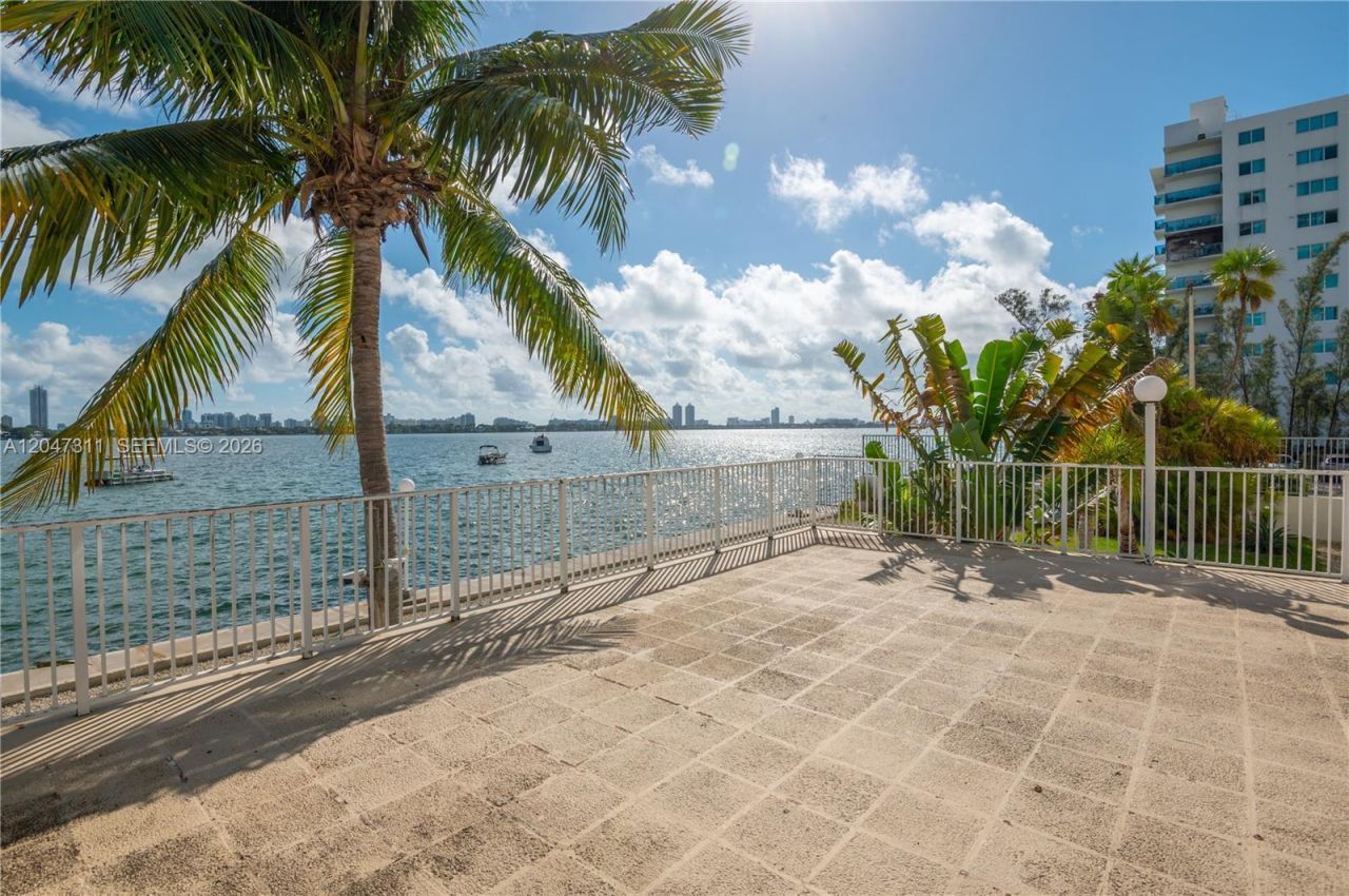 7545 E Treasure Dr , Unit 9B, North Bay Village, FL 33141 Photo