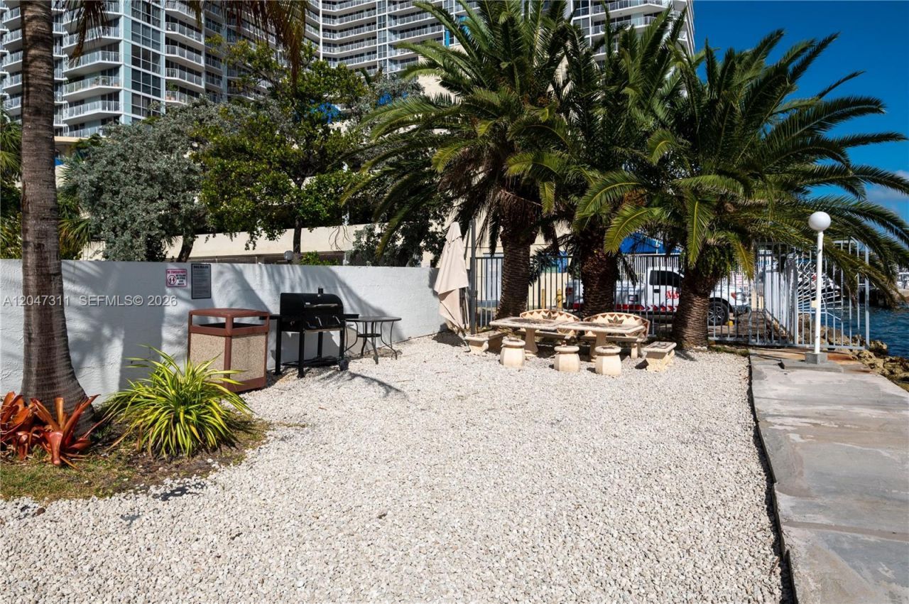 7545 E Treasure Dr , Unit 9B, North Bay Village, FL 33141 Photo