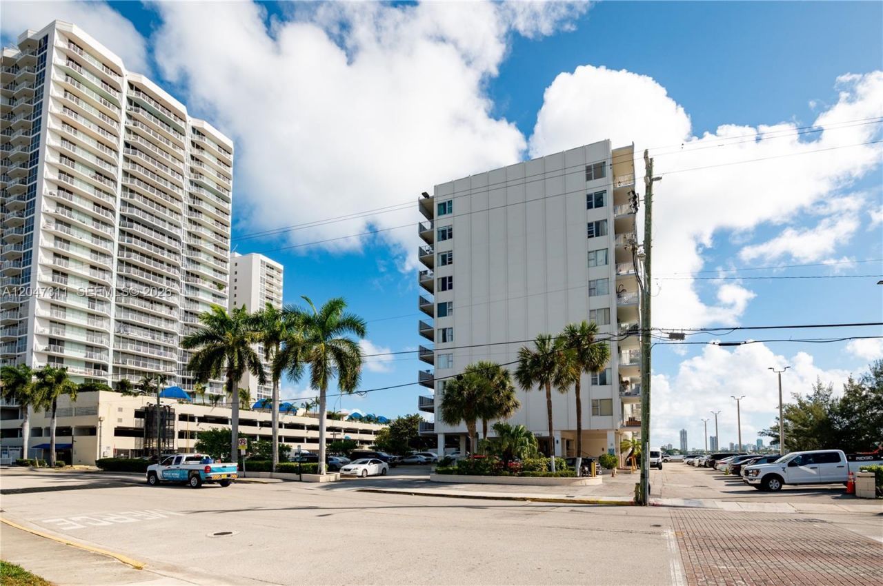 7545 E Treasure Dr , Unit 9B, North Bay Village, FL 33141 Photo
