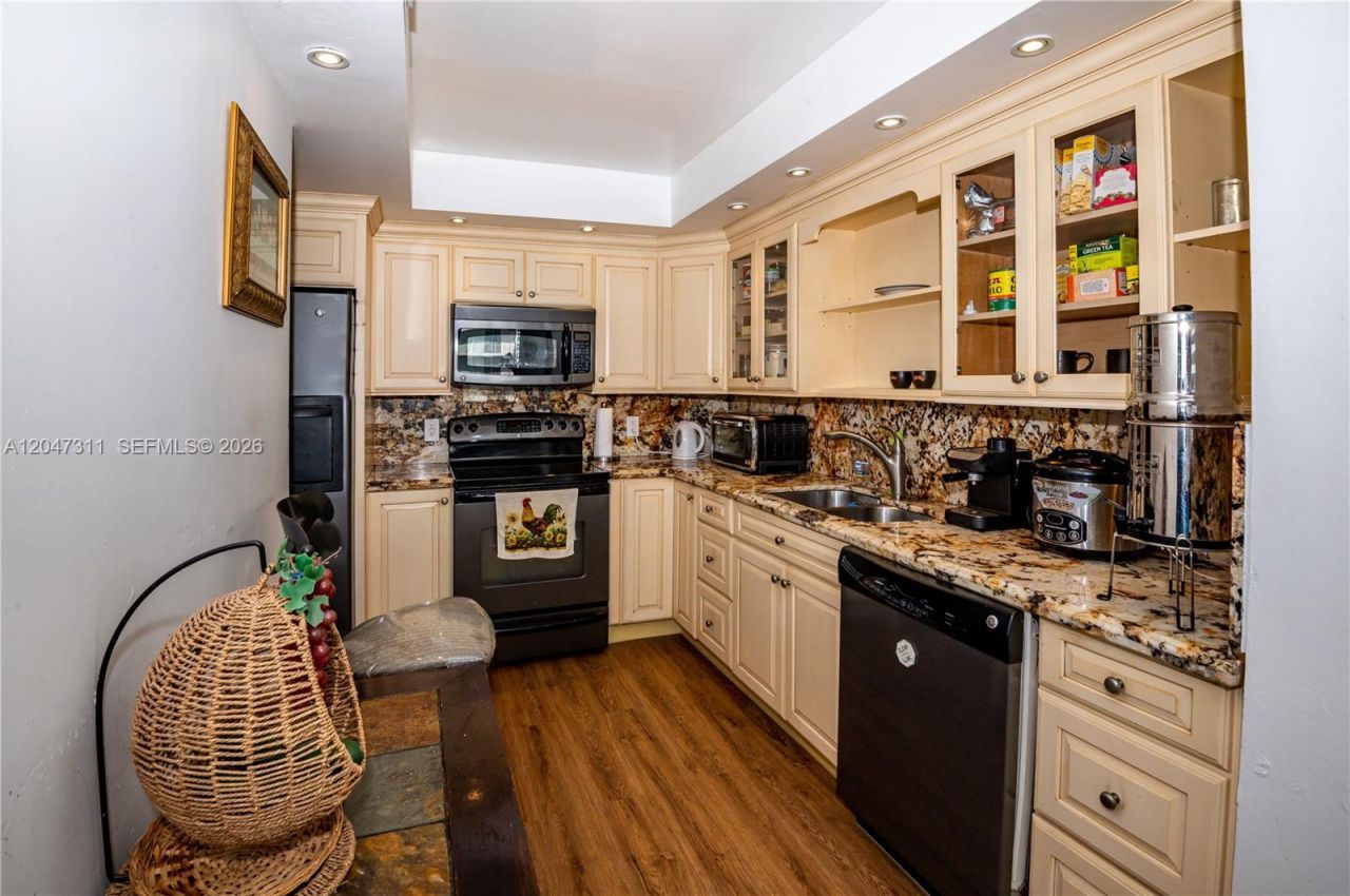 7545 E Treasure Dr , Unit 9B, North Bay Village, FL 33141 Photo