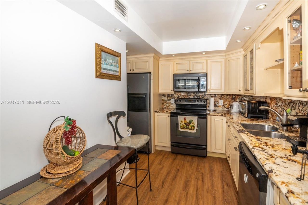 7545 E Treasure Dr , Unit 9B, North Bay Village, FL 33141 Photo