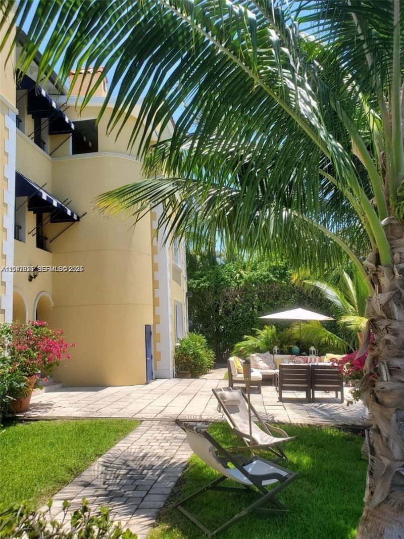 4812 Pine Tree Dr, Unit 201, Miami Beach, FL 33140 Photo