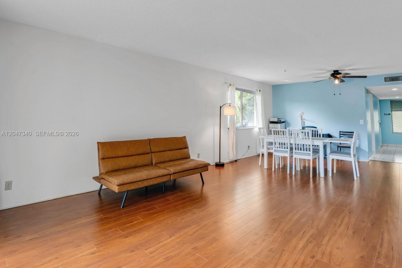 182 Lakeview Dr, Unit 204, Weston, FL 33326 Photo