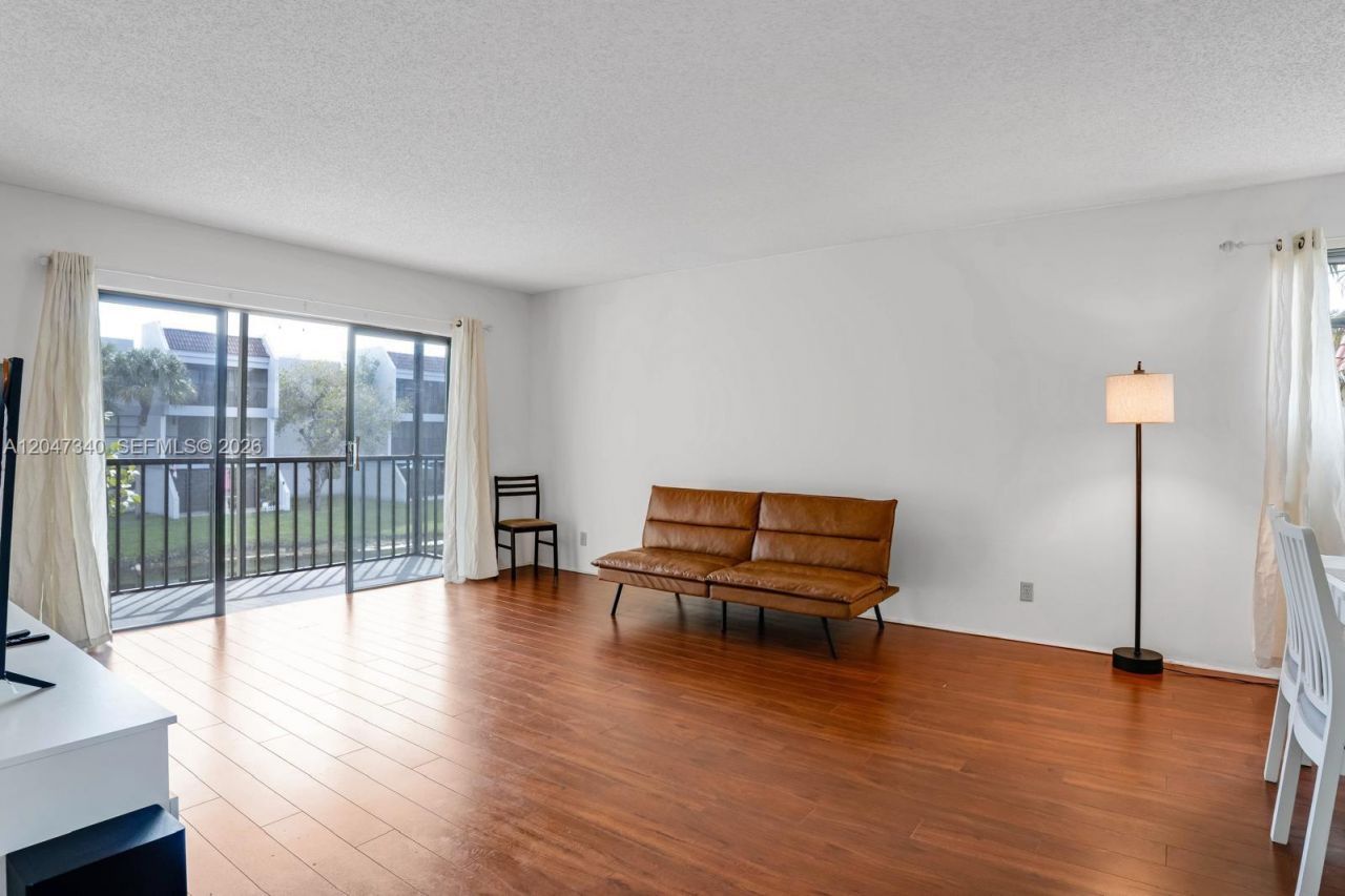 182 Lakeview Dr, Unit 204, Weston, FL 33326 Photo