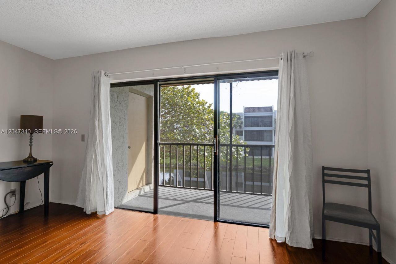 182 Lakeview Dr, Unit 204, Weston, FL 33326 Photo