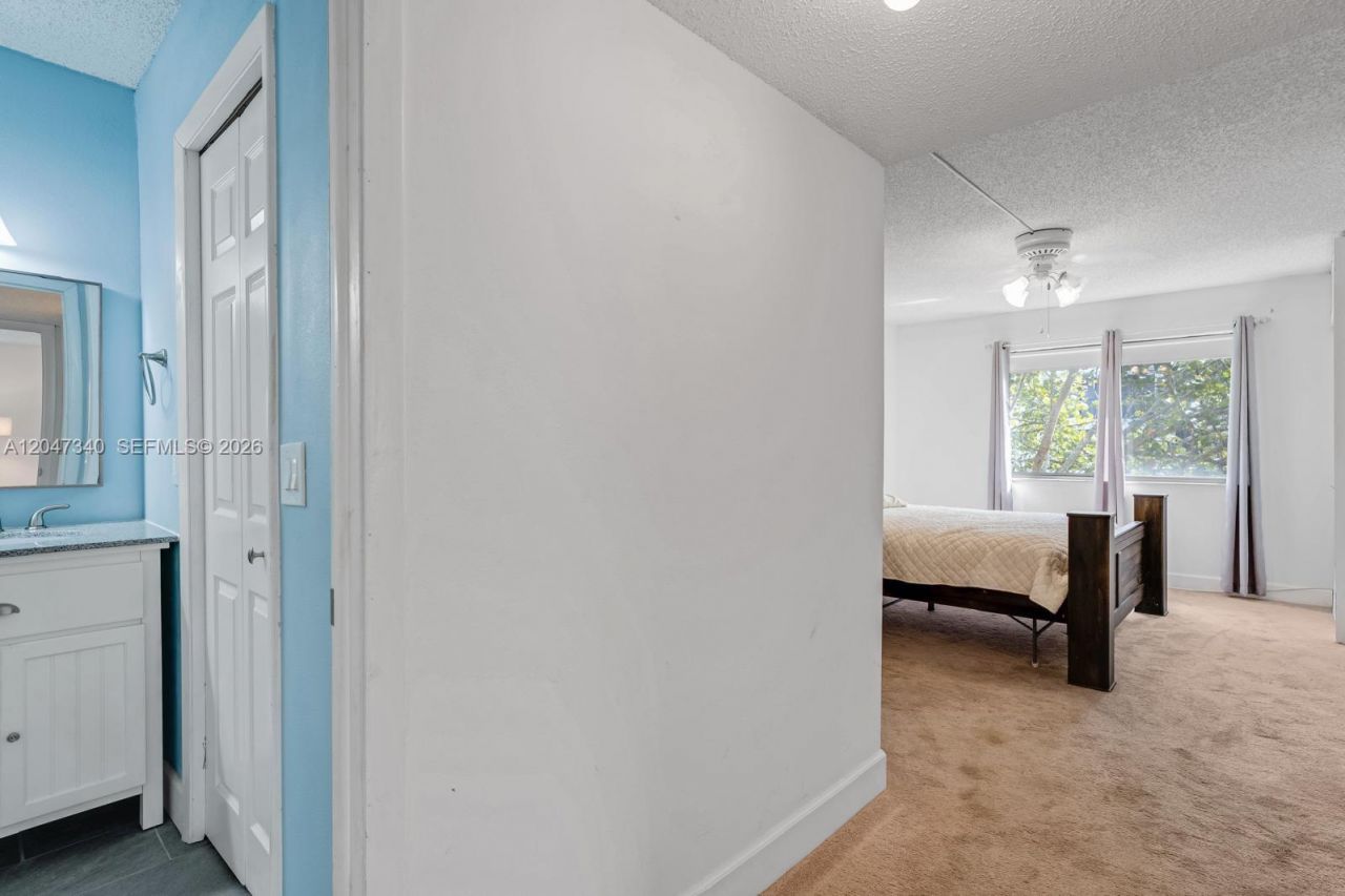 182 Lakeview Dr, Unit 204, Weston, FL 33326 Photo