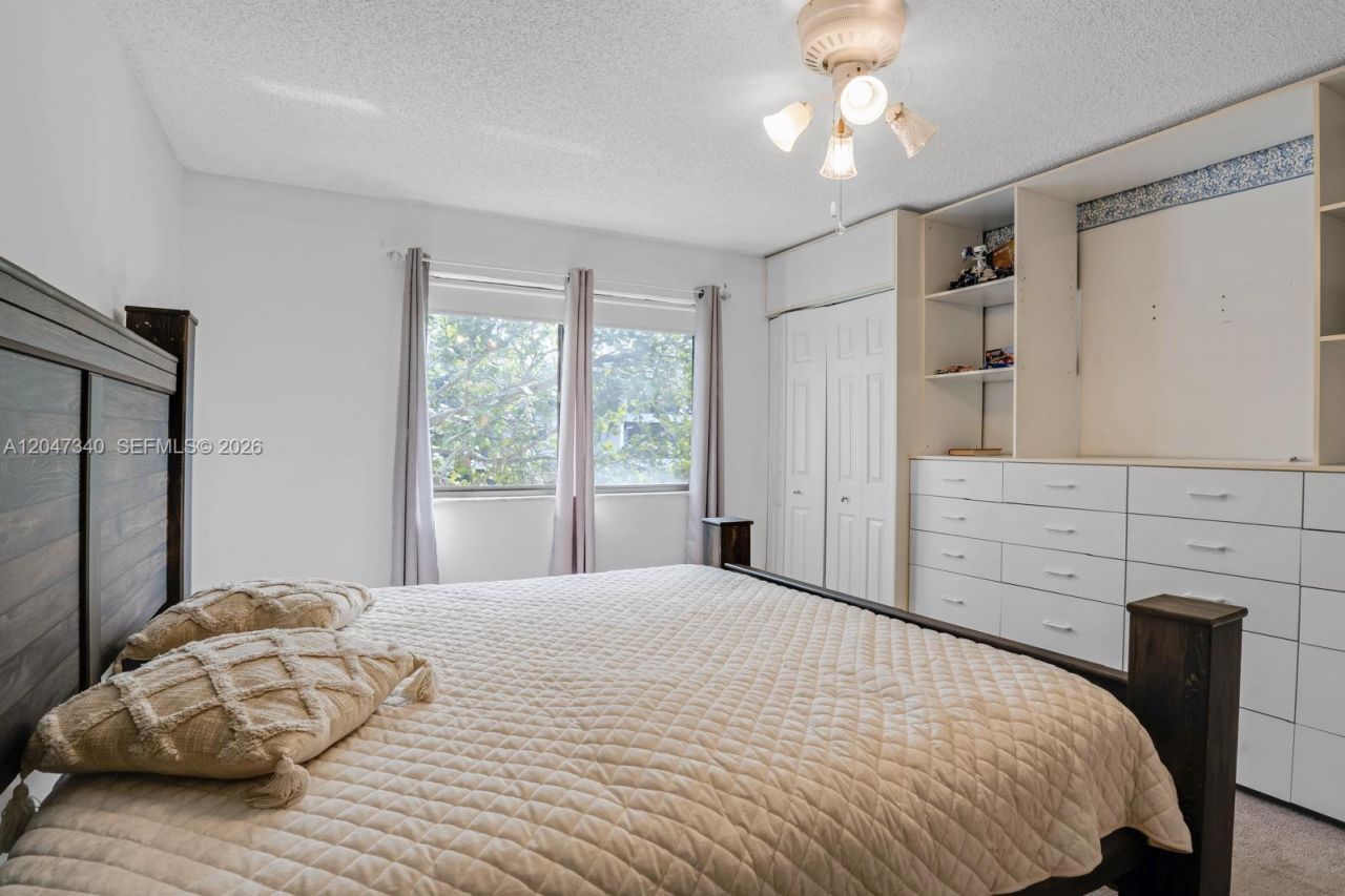 182 Lakeview Dr, Unit 204, Weston, FL 33326 Photo