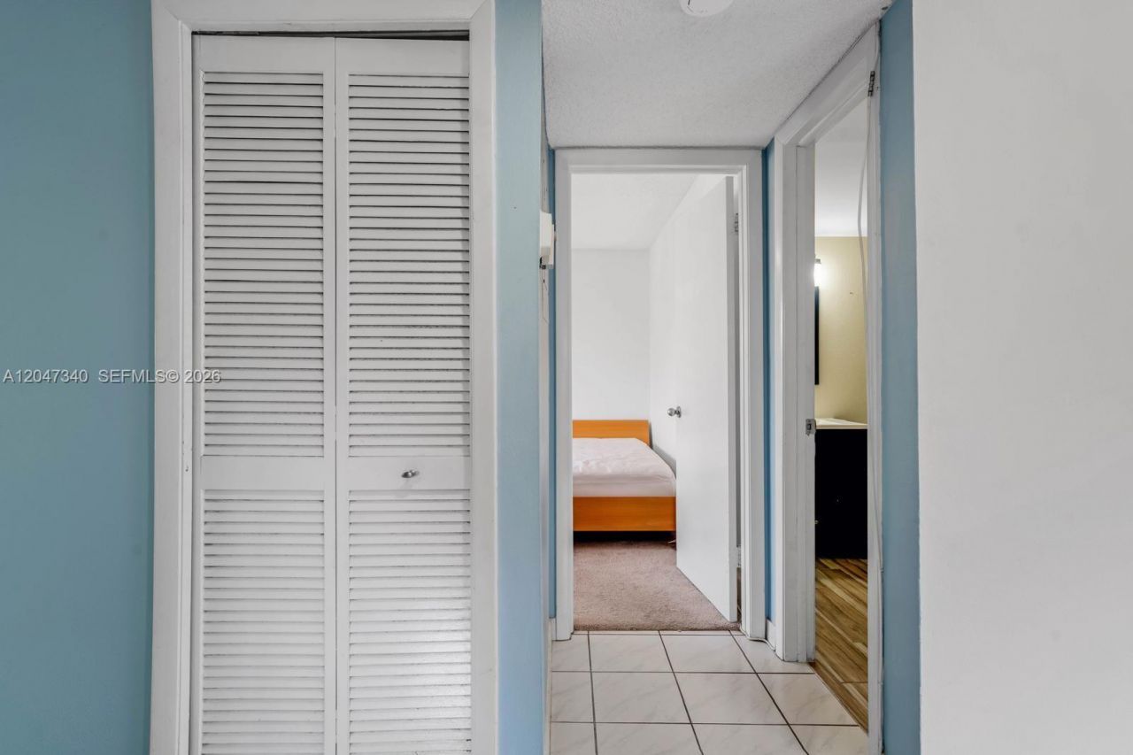 182 Lakeview Dr, Unit 204, Weston, FL 33326 Photo