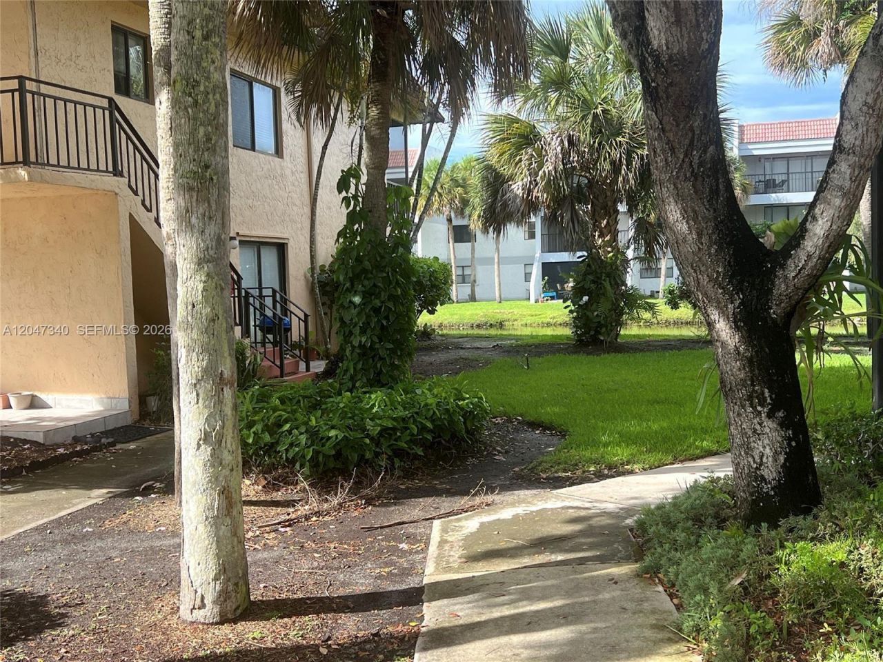 182 Lakeview Dr, Unit 204, Weston, FL 33326 Photo
