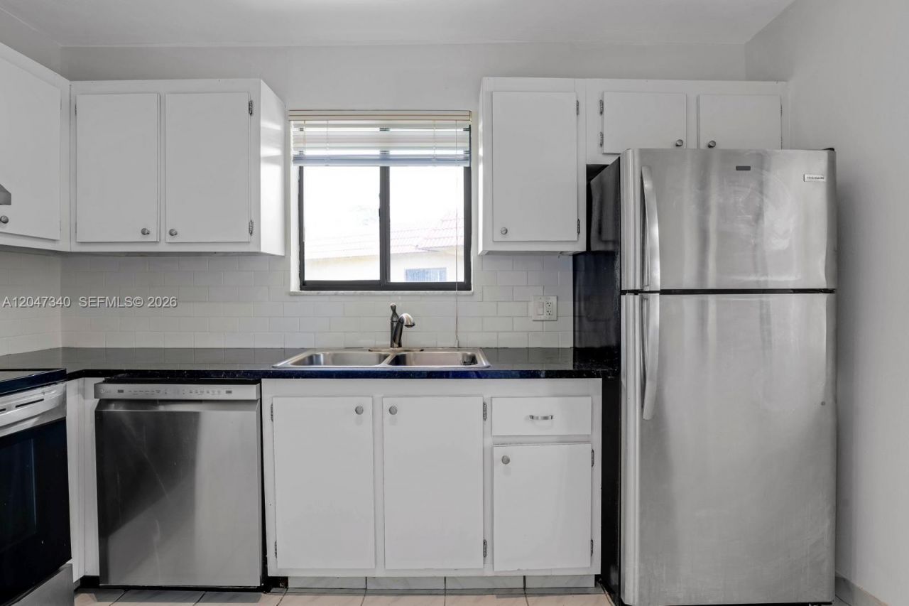 182 Lakeview Dr, Unit 204, Weston, FL 33326 Photo