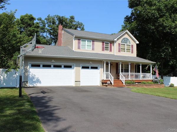 3 Lonscreek Place, Mastic Beach, NY 11951