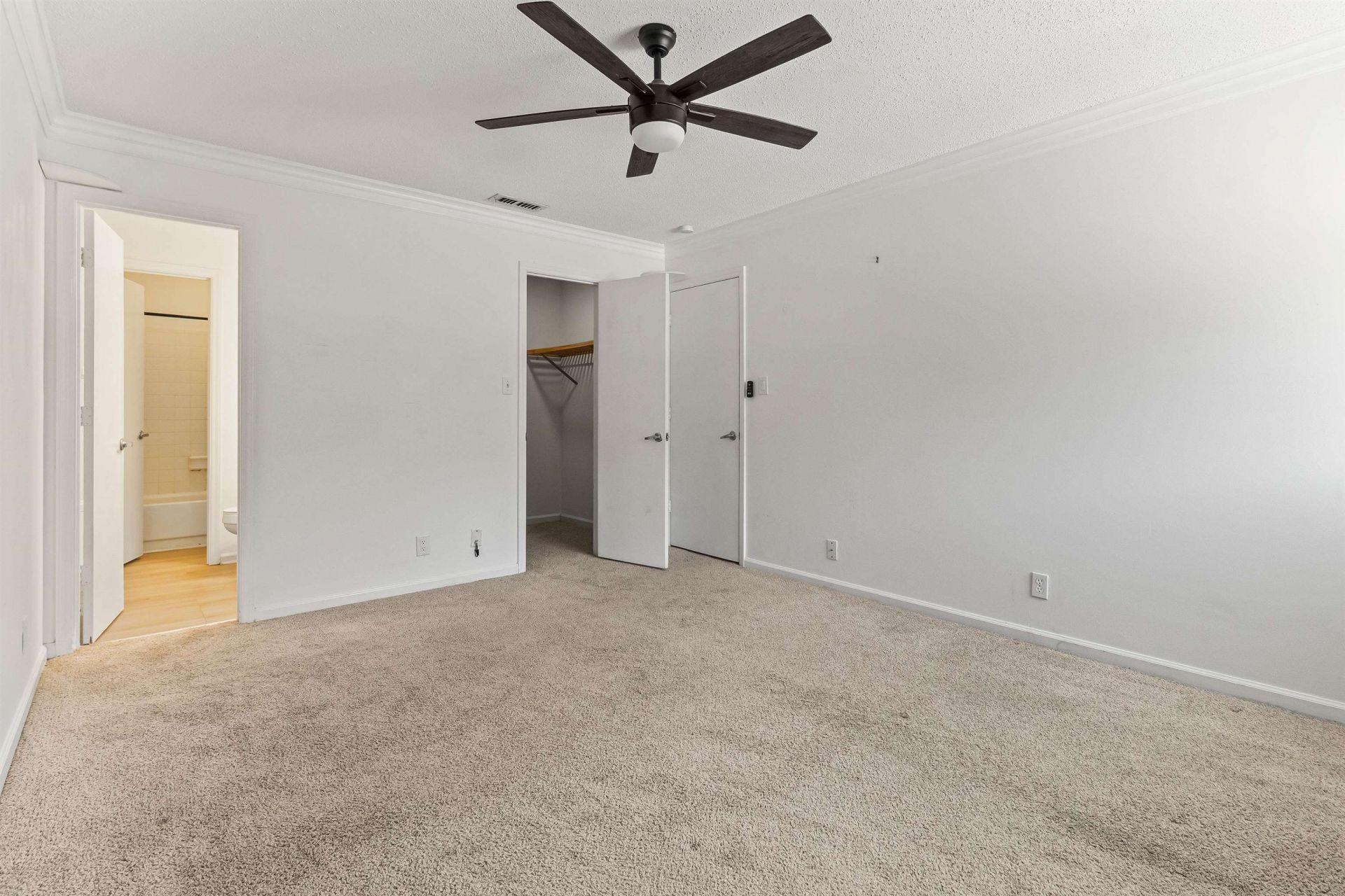 10301 N Kings Hwy. Photo 10
