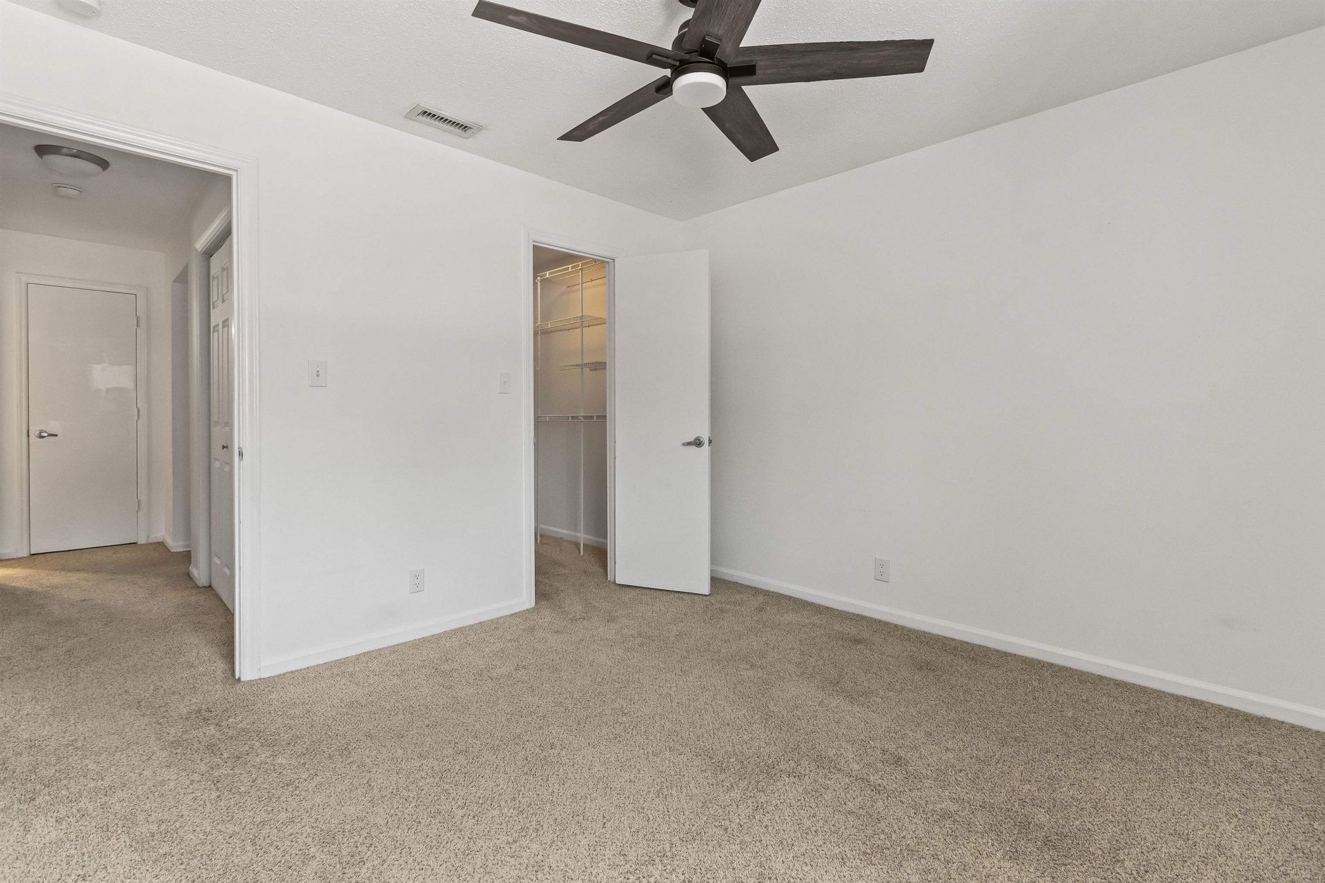 10301 N Kings Hwy. Photo 11