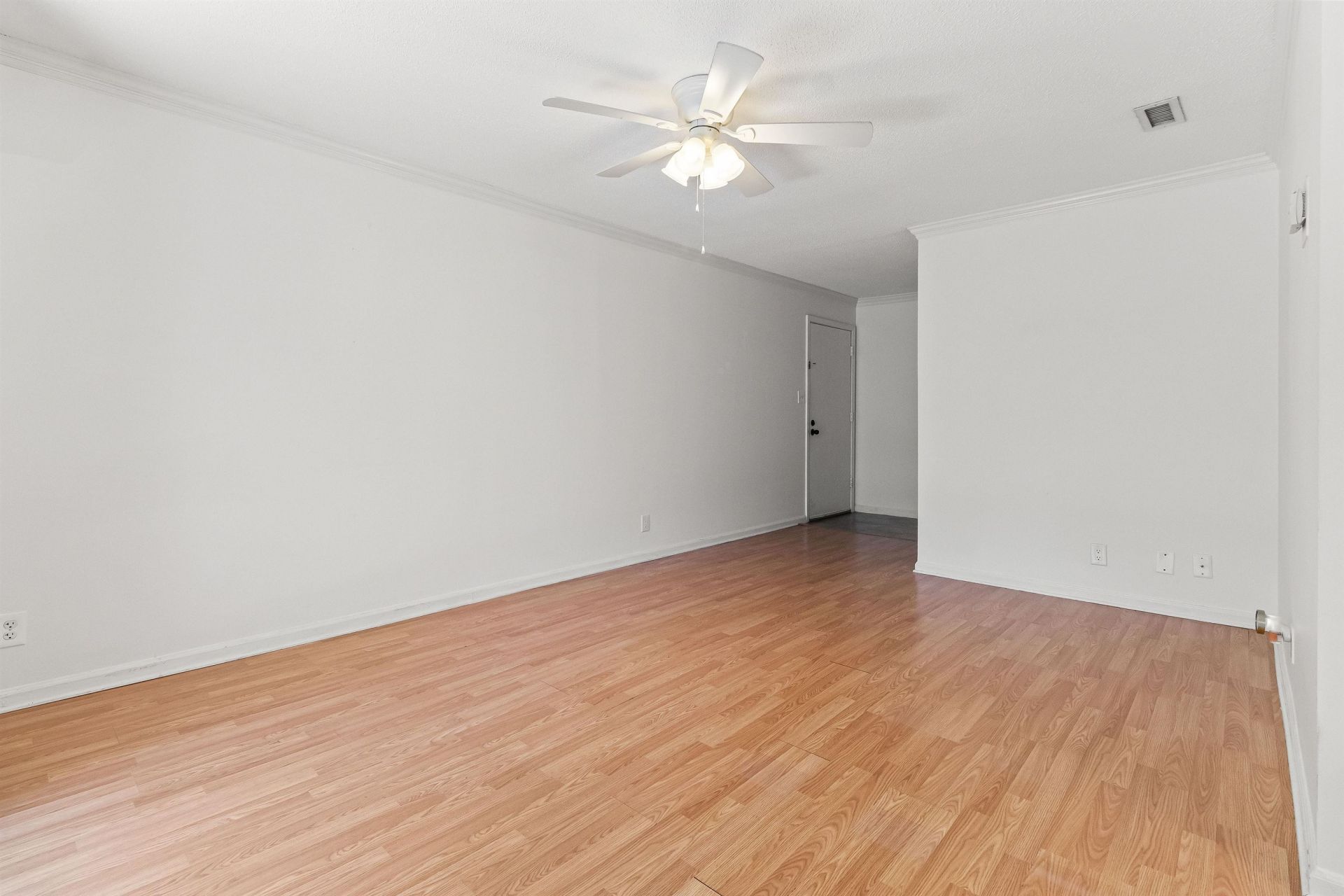 10301 N Kings Hwy. Photo 4