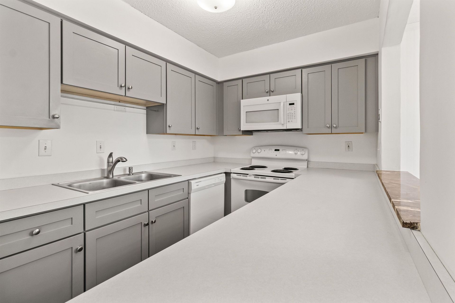 10301 N Kings Hwy. Photo 5