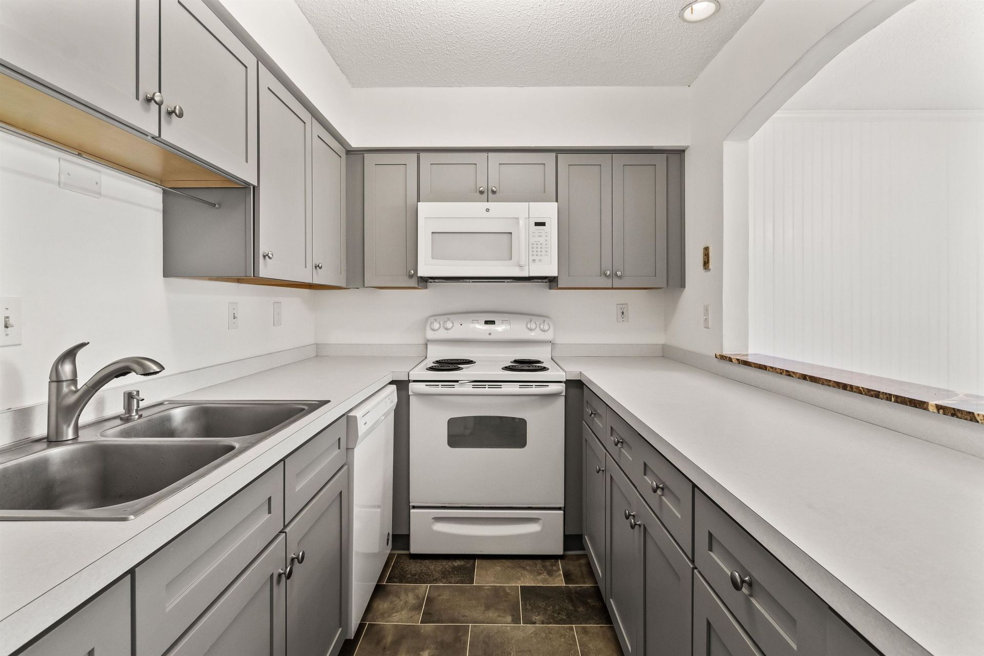 10301 N Kings Hwy. Photo 6