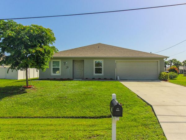 2033 SW Leafy Road, Port St. Lucie, FL 34953