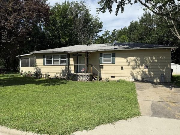 1705 N Main Street, Nevada, MO 64772