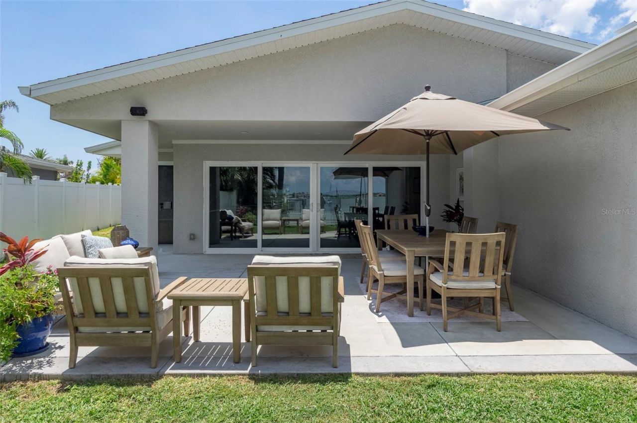 303 Bath Club Boulevard N, North Redington Beach, FL 33708 Photo