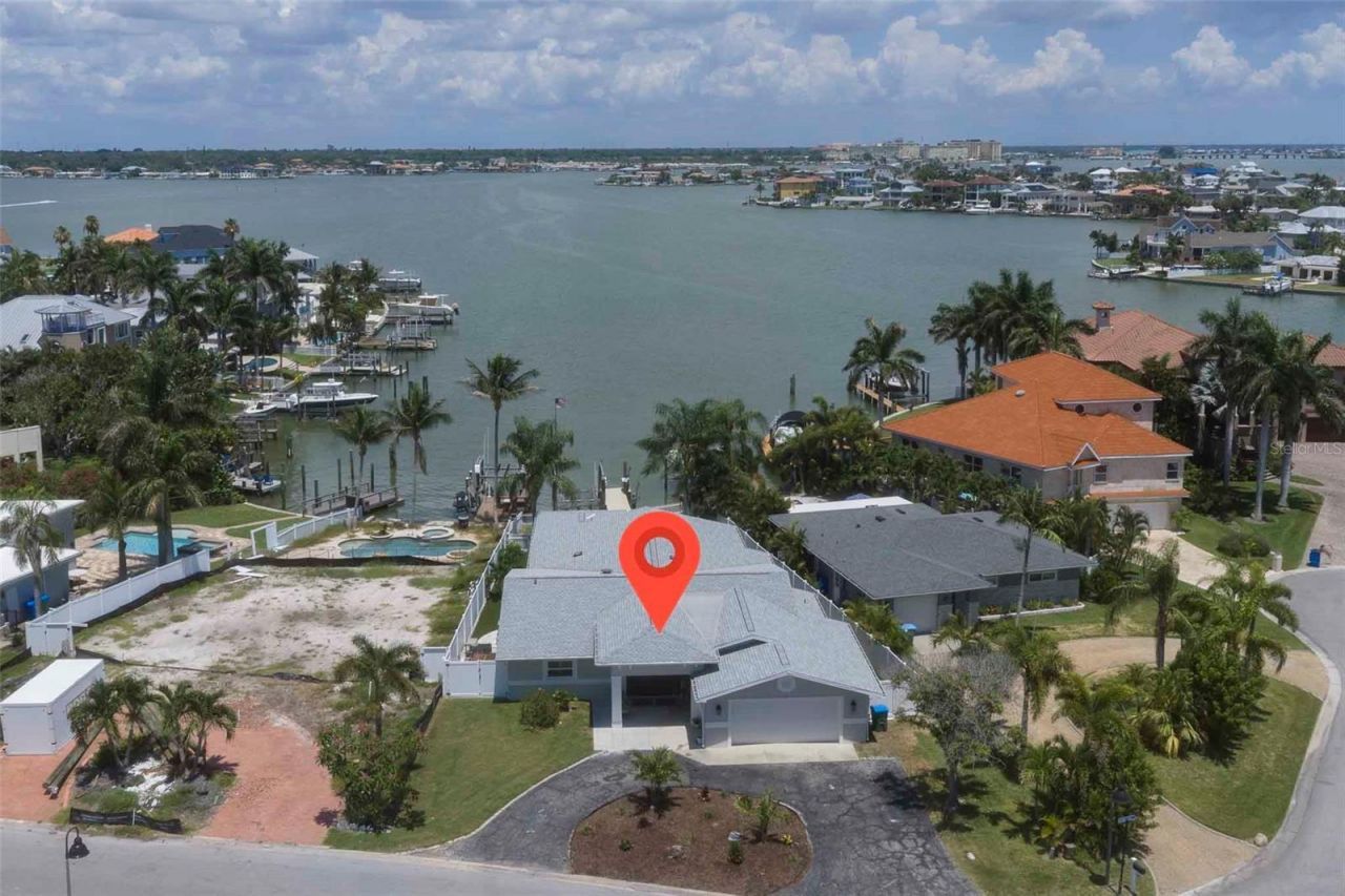 303 Bath Club Boulevard N, North Redington Beach, FL 33708 Photo