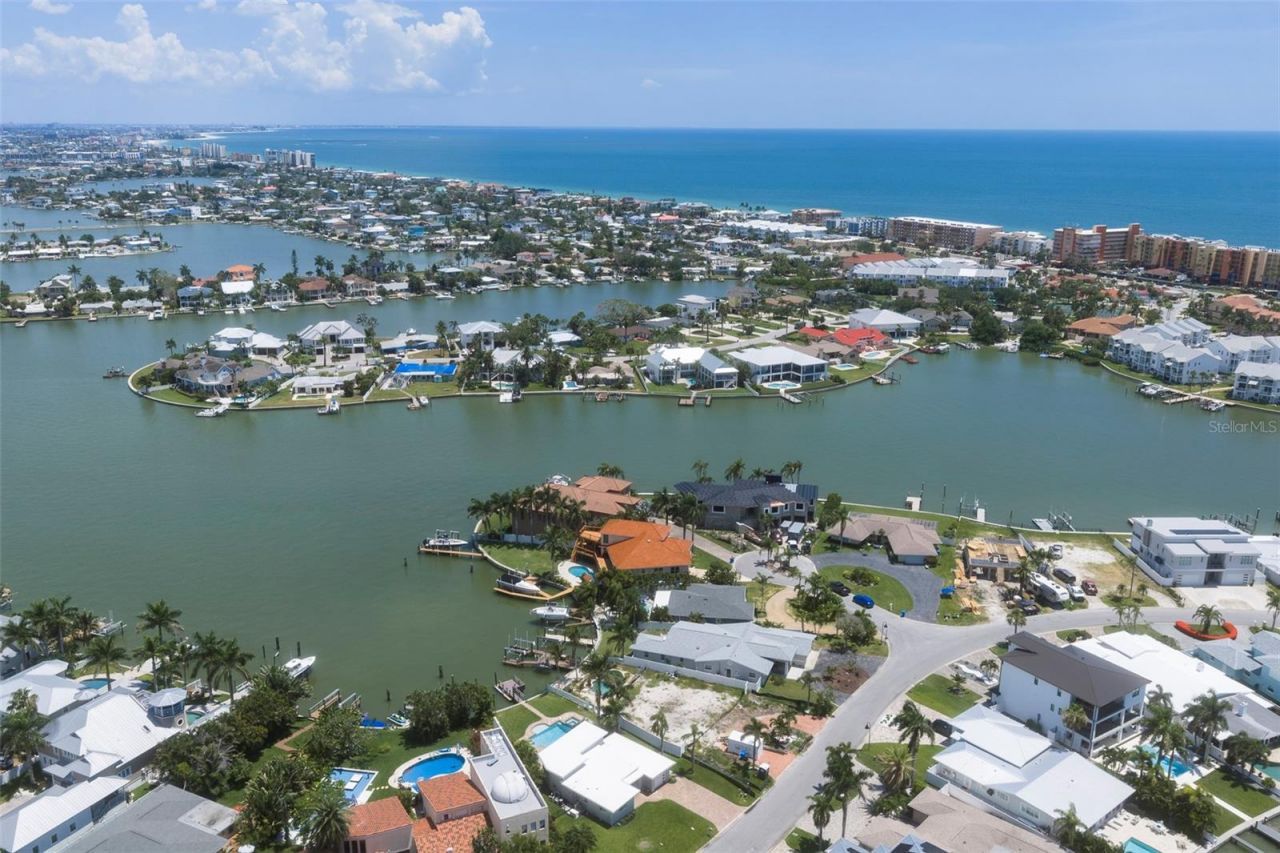 303 Bath Club Boulevard N, North Redington Beach, FL 33708 Photo