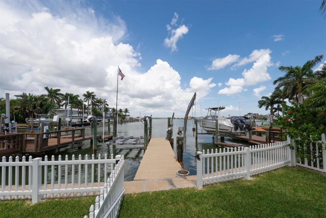 303 Bath Club Boulevard N, North Redington Beach, FL 33708 Photo