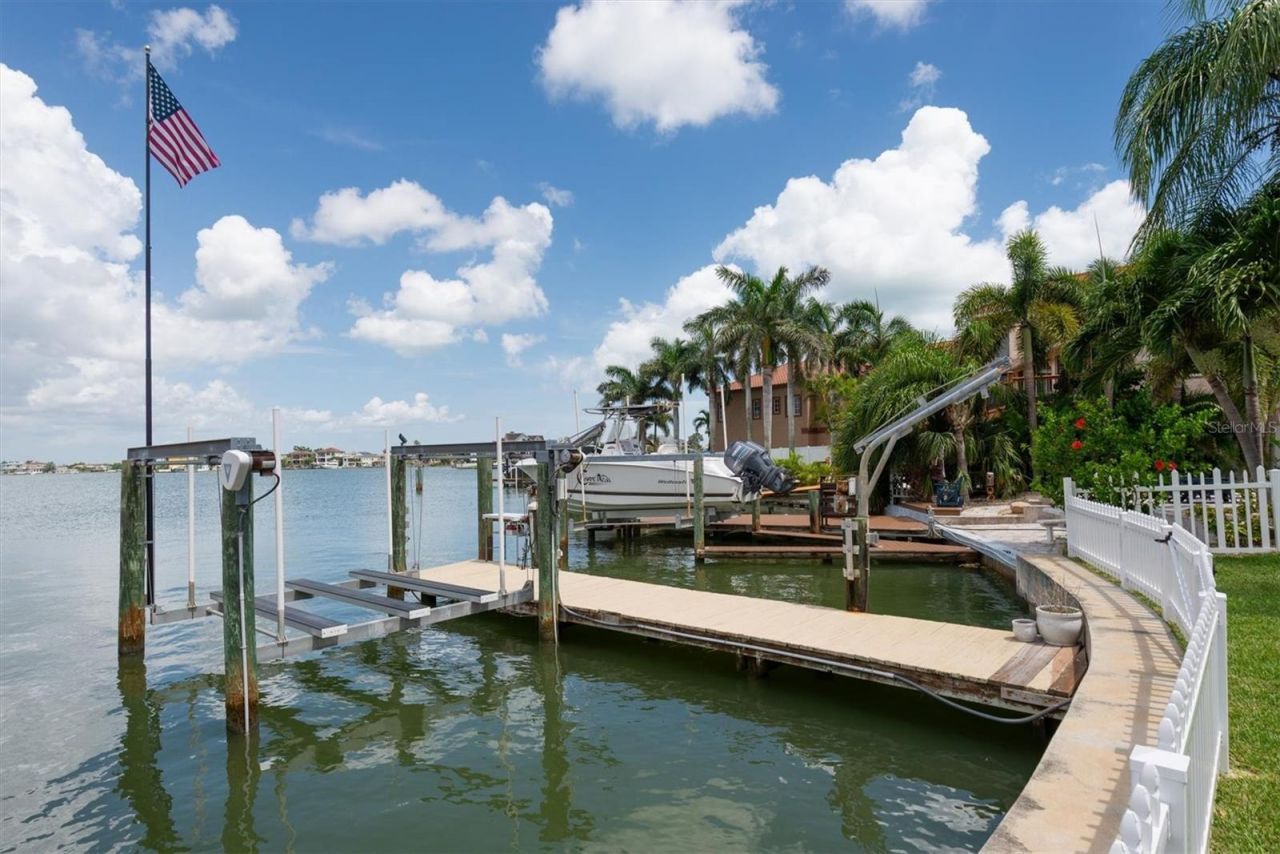 303 N Bath Club Boulevard N, North Redington Beach, FL 33708 Photo