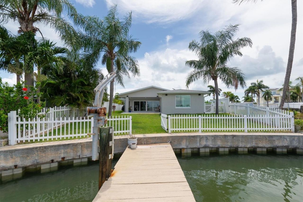 303 N Bath Club Boulevard N, North Redington Beach, FL 33708 Photo