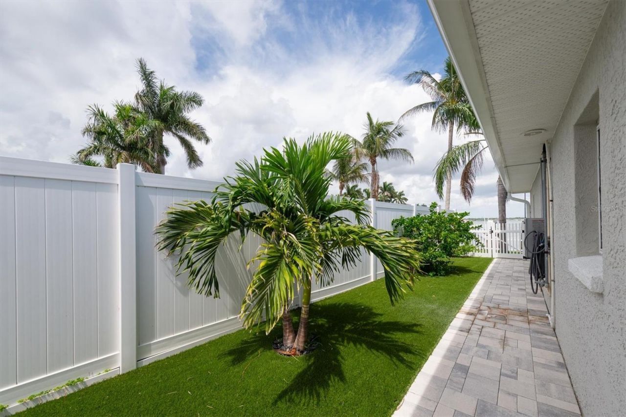 303 N Bath Club Boulevard N, North Redington Beach, FL 33708 Photo