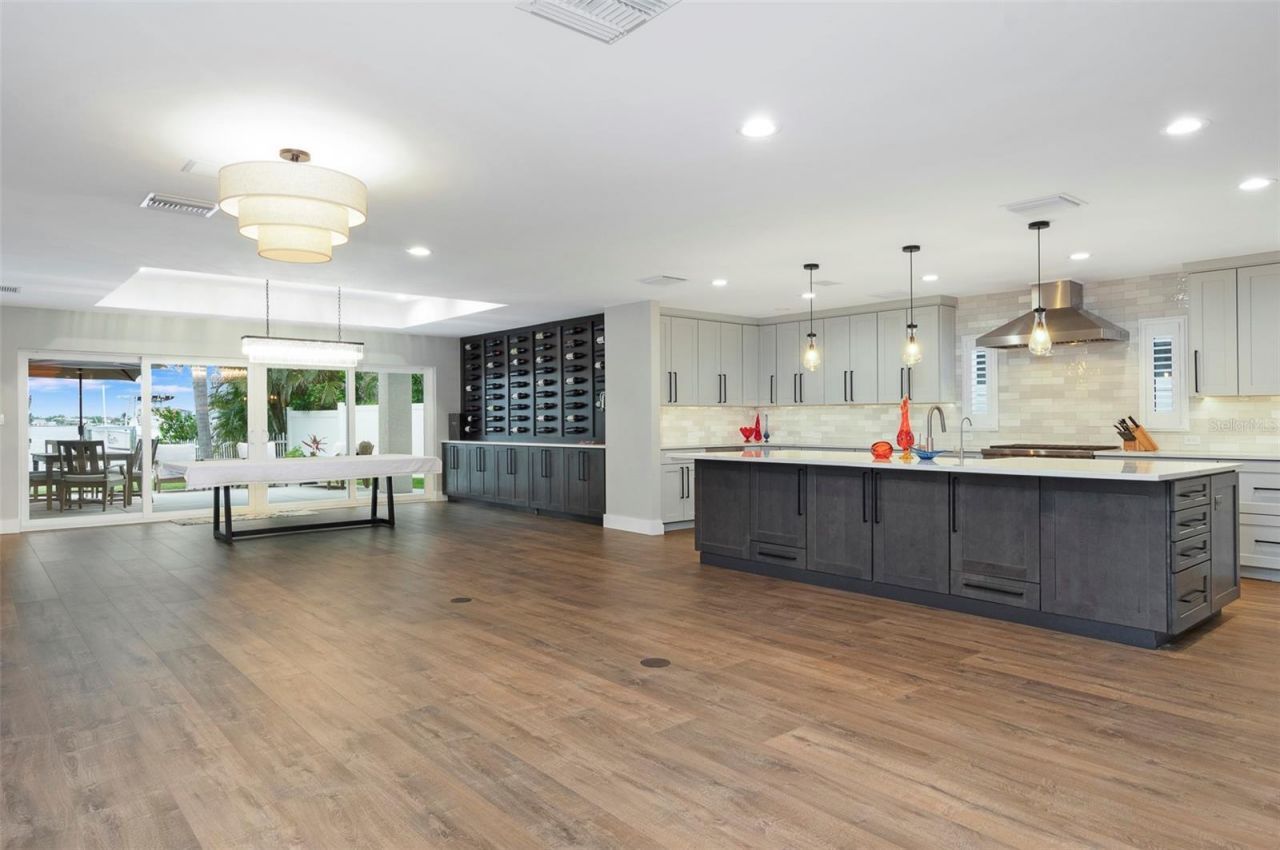 303 Bath Club Boulevard N, North Redington Beach, FL 33708 Photo