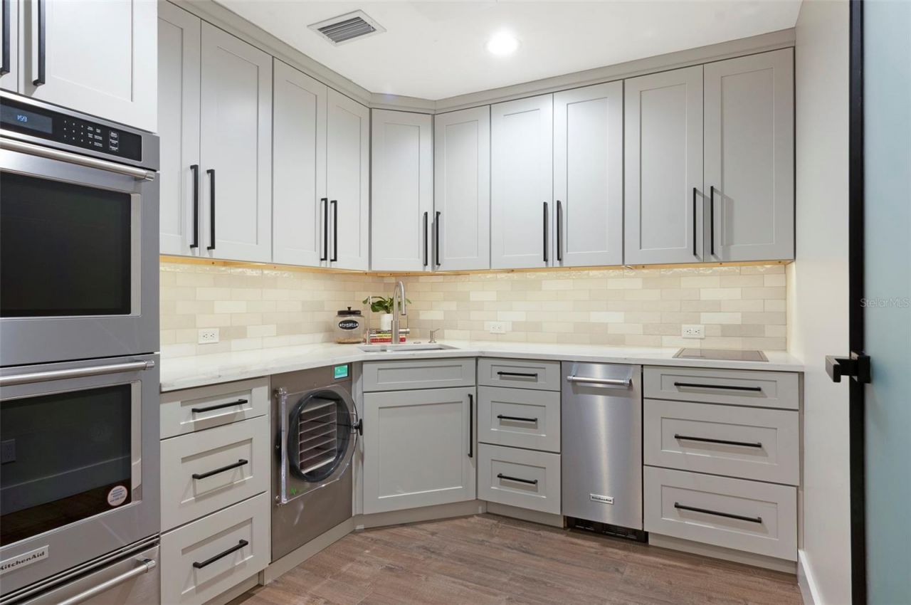 303 Bath Club Boulevard N, North Redington Beach, FL 33708 Photo