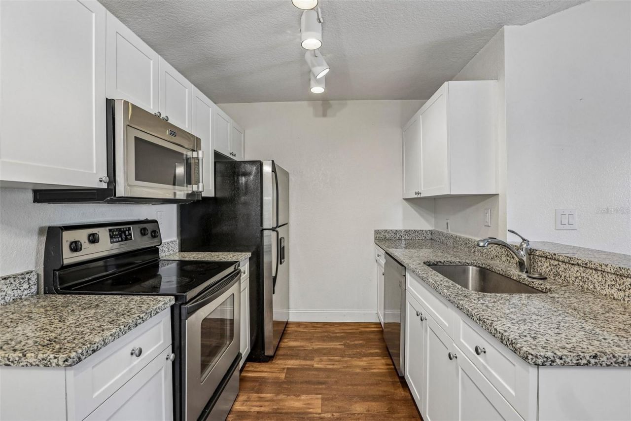 10263 Gandy Boulevard N, Unit 406, Saint Petersburg, FL 33702 Photo