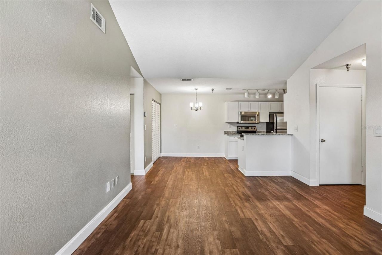 10263 Gandy Boulevard N, Unit 406, Saint Petersburg, FL 33702 Photo