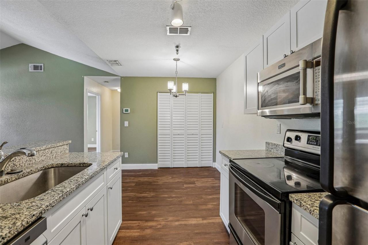 10263 Gandy Boulevard N, Unit 406, Saint Petersburg, FL 33702 Photo