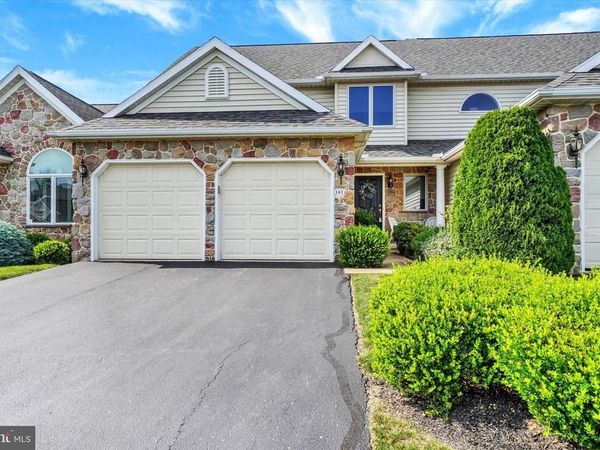 141 FOUNTAIN DRIVE , YORK, PA 17402