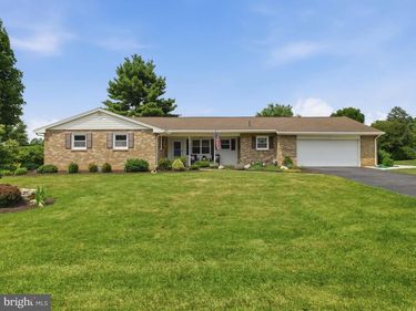 207 SHERWOOD DRIVE, CHAMBERSBURG, PA 17202