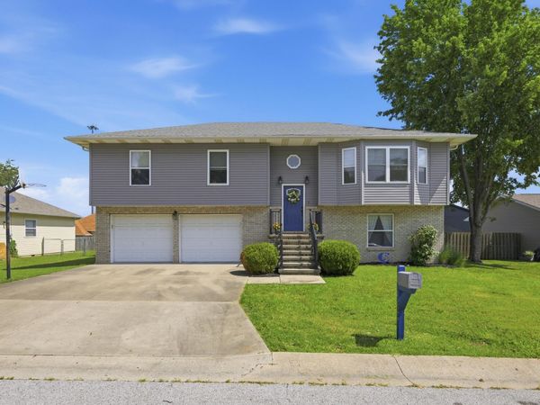1225 Douglas Court, Carthage, MO 64836