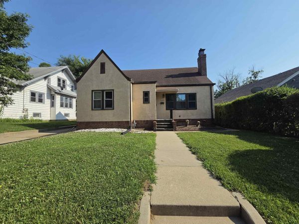 604 36th St, Sioux City, IA 51104