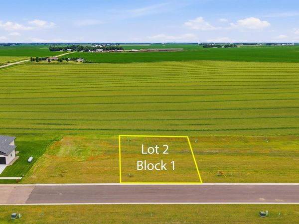1407 Castle St, Larchwood, IA 51241