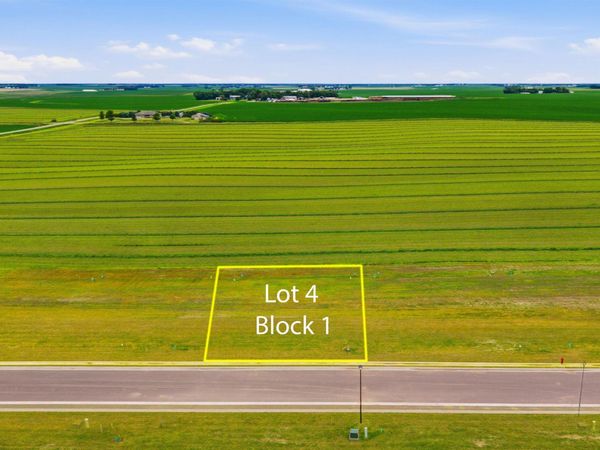 1411 Castle St, Larchwood, IA 51241